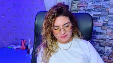 Emy  online show from December 14, 2025, 2:50 am