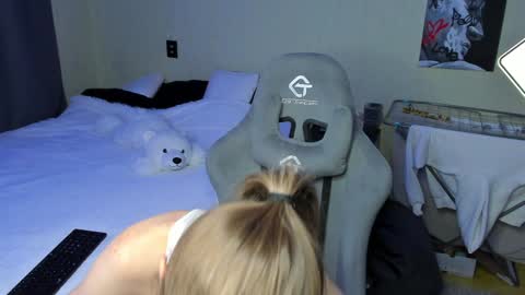 Snapshot of emili_sweet__ chatting on December 21, 2024, 5:18 pm emili_sweet__ online show from December 21, 2024, 5:18 pm