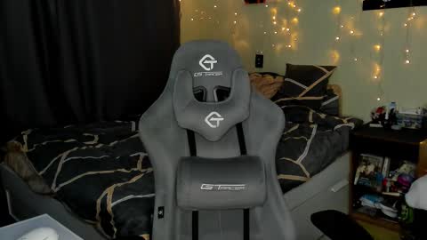 Snapshot of emili_sweet__ chatting on February 14, 2025, 5:46 pm emili_sweet__ online show from February 14, 2025, 5:46 pm