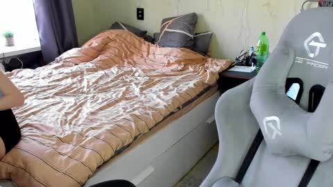 Snapshot of emili_sweet__ chatting on March 1, 2025, 12:45 pm emili_sweet__ online show from March 1, 2025, 12:45 pm