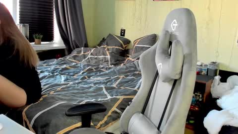 Snapshot of emili_sweet__ chatting on March 9, 2025, 12:42 pm emili_sweet__ online show from March 9, 2025, 12:42 pm