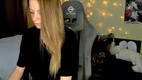 Snapshot of emili_sweet__ chatting on March 9, 2025, 3:49 pm emili_sweet__ online show from March 9, 2025, 3:49 pm