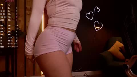 emilia_dream online show from December 15, 2025, 4:44 pm