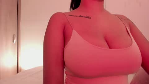 Snapshot of emilia_ghendle chatting on December 15, 2024, 10:15 pm Emilia Big Boobs online show from December 15, 2024, 10:15 pm