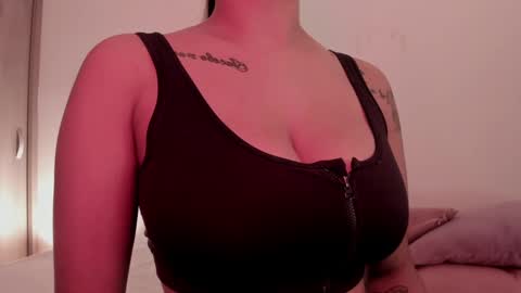 Snapshot of emilia_ghendle chatting on December 30, 2024, 2:19 pm Emilia Big Boobs online show from December 30, 2024, 2:19 pm