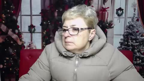 Snapshot of emiliagree chatting on January 17, 2026, 6:33 pm EmiliaGree online show from January 17, 2026, 6:33 pm