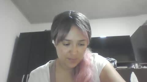 Snapshot of emiliahoney chatting on December 20, 2025, 1:51 pm emiliahoney online show from December 20, 2025, 1:51 pm