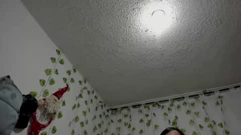 Snapshot of emiliarose_ chatting on May 27, 2026, 12:24 pm EmiliaRose online show from May 27, 2026, 12:24 pm