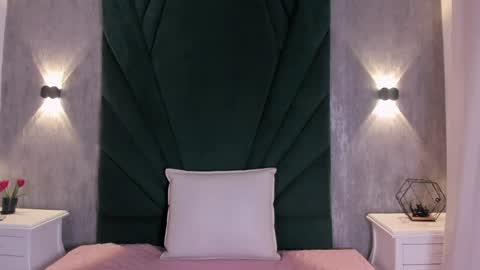 Snapshot of emiliclarke_ chatting on April 29, 2026, 12:31 pm Emilie online show from April 29, 2026, 12:31 pm