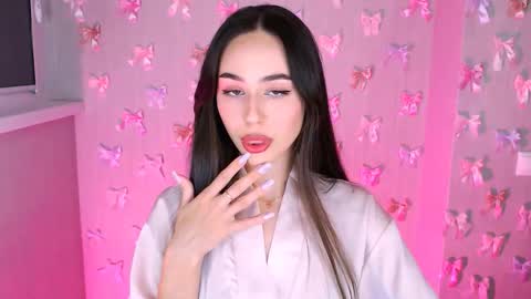 Snapshot of emilieliot chatting on November 4, 2025, 12:43 am Emily online show from November 4, 2025, 12:43 am