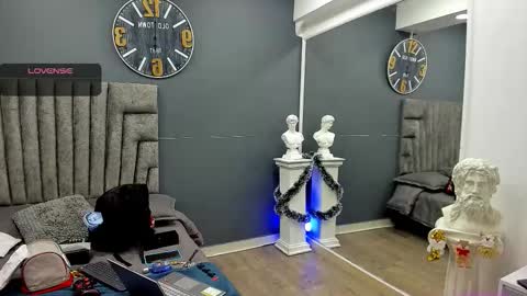 Snapshot of emilio_brandon chatting on December 20, 2025, 11:17 am Emilio online show from December 20, 2025, 11:17 am