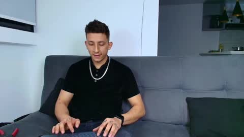 Snapshot of emiliocum_24 chatting on February 12, 2025, 5:15 am EMILIOCUM online show from February 12, 2025, 5:15 am
