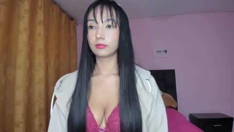 Emily Arango  online show from December 23, 2025, 2:42 am