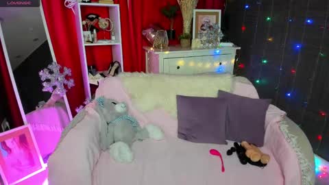 Emiliya online show from December 25, 2024, 4:12 am