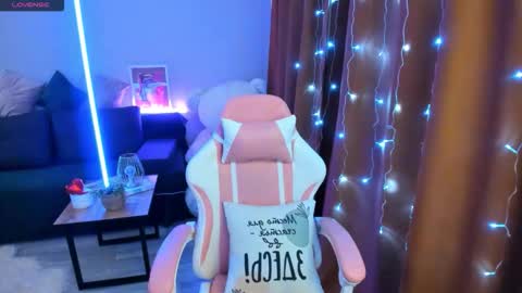 Emiliya online show from December 15, 2025, 2:27 am