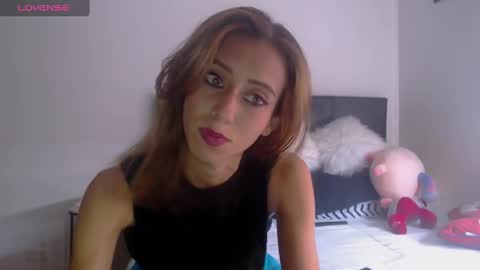 Emilly Gomez online show from February 2, 2025, 5:04 pm