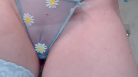 Snapshot of emilly_angel chatting on December 4, 2025, 7:55 pm Emily online show from December 4, 2025, 7:55 pm