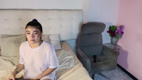 Snapshot of emilly_duque chatting on June 27, 2026, 3:22 am Emilly online show from June 27, 2026, 3:22 am