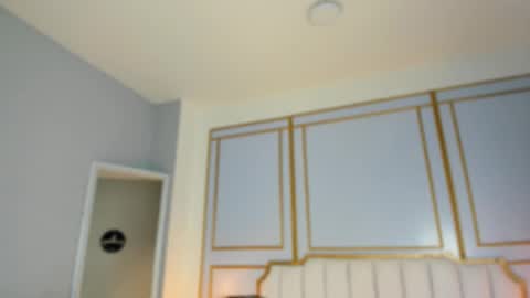 Snapshot of emilly_mell chatting on November 6, 2025, 11:33 am emilly_mell online show from November 6, 2025, 11:33 am