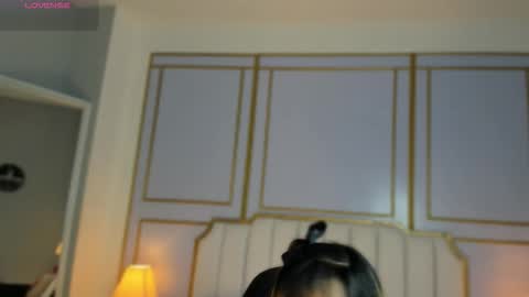 Snapshot of emilly_mell chatting on November 15, 2025, 11:29 am emilly_mell online show from November 15, 2025, 11:29 am