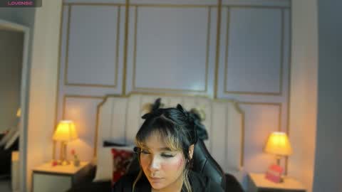 Snapshot of emilly_mell chatting on November 16, 2025, 11:27 am emilly_mell online show from November 16, 2025, 11:27 am