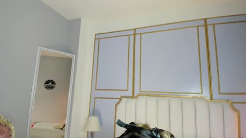 Snapshot of emilly_mell chatting on November 20, 2025, 11:21 am emilly_mell online show from November 20, 2025, 11:21 am