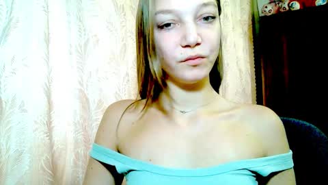 Snapshot of emilly_xkiss chatting on November 6, 2025, 6:58 am Emilly online show from November 6, 2025, 6:58 am