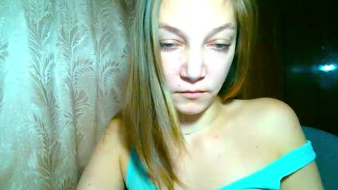 Snapshot of emilly_xkiss chatting on November 24, 2025, 6:35 am Emilly online show from November 24, 2025, 6:35 am