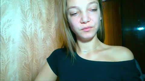 Snapshot of emilly_xkiss chatting on November 25, 2025, 6:57 am Emilly online show from November 25, 2025, 6:57 am