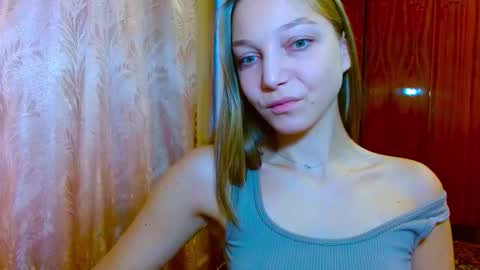 Snapshot of emilly_xkiss chatting on December 3, 2025, 11:52 am Emilly online show from December 3, 2025, 11:52 am