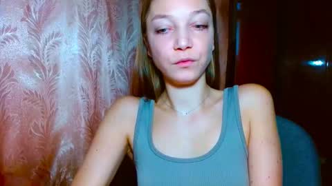 Snapshot of emilly_xkiss chatting on December 5, 2025, 7:17 am Emilly online show from December 5, 2025, 7:17 am