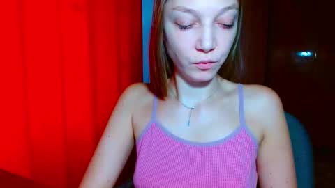 Snapshot of emilly_xkiss chatting on December 16, 2025, 7:35 am Emilly online show from December 16, 2025, 7:35 am