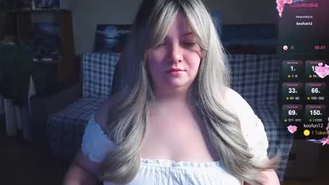 Snapshot of emillybones chatting on December 14, 2025, 11:15 am Emily online show from December 14, 2025, 11:15 am