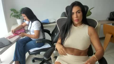 Emilly  online show from April 6, 2026, 2:07 pm