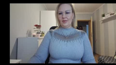 Snapshot of emillykiss chatting on January 7, 2026, 7:44 am EmillyLove online show from January 7, 2026, 7:44 am