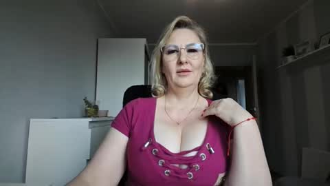 Snapshot of emillykiss chatting on March 10, 2026, 7:35 am EmillyLove online show from March 10, 2026, 7:35 am