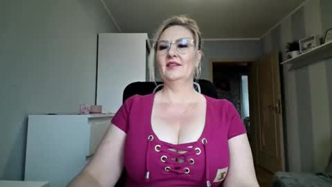 Snapshot of emillykiss chatting on March 14, 2026, 2:55 pm EmillyLove online show from March 14, 2026, 2:55 pm