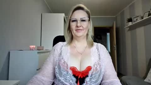 Snapshot of emillykiss chatting on March 16, 2026, 7:45 am EmillyLove online show from March 16, 2026, 7:45 am