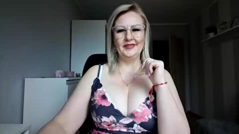 Snapshot of emillykiss chatting on March 30, 2026, 8:04 am EmillyLove online show from March 30, 2026, 8:04 am