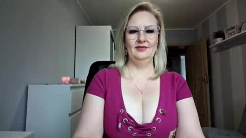 Snapshot of emillykiss chatting on March 31, 2026, 7:09 am EmillyLove online show from March 31, 2026, 7:09 am