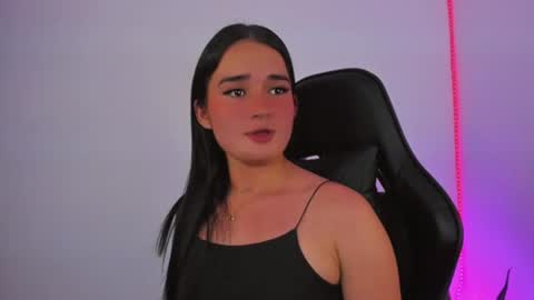 Snapshot of emily611258 chatting on June 16, 2026, 1:41 am emily611258 online show from June 16, 2026, 1:41 am