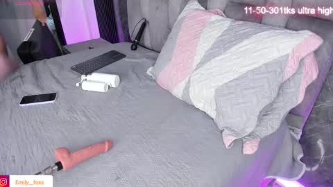 Snapshot of emily___fox chatting on March 4, 2025, 12:01 pm Emily online show from March 4, 2025, 12:01 pm