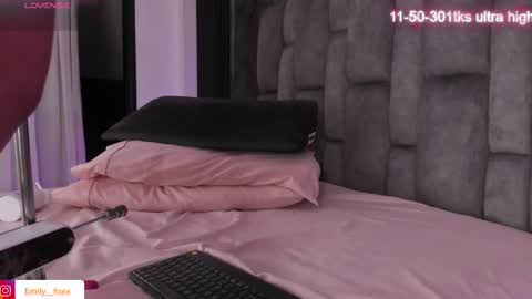 Snapshot of emily___fox chatting on March 12, 2025, 12:04 pm Emily online show from March 12, 2025, 12:04 pm