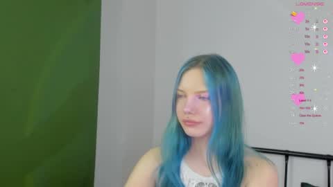 Snapshot of emily__hamilton chatting on June 5, 2026, 5:47 am Emily online show from June 5, 2026, 5:47 am