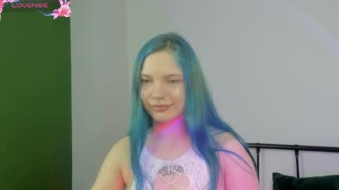 Snapshot of emily__hamilton chatting on June 5, 2026, 6:52 am Emily online show from June 5, 2026, 6:52 am