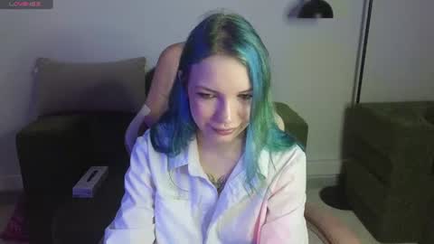Snapshot of emily__hamilton chatting on June 12, 2026, 1:37 am Emily online show from June 12, 2026, 1:37 am