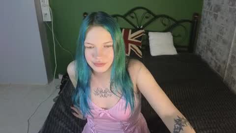 Snapshot of emily__hamilton chatting on June 25, 2026, 1:27 am Emily online show from June 25, 2026, 1:27 am