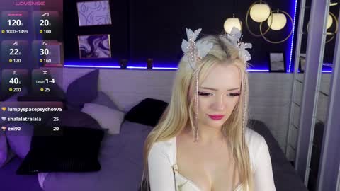 Snapshot of emily_air chatting on December 21, 2024, 8:00 pm Emily online show from December 21, 2024, 8:00 pm