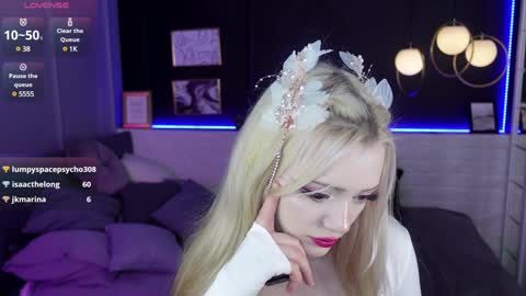 Snapshot of emily_air chatting on December 23, 2024, 12:35 am Emily online show from December 23, 2024, 12:35 am