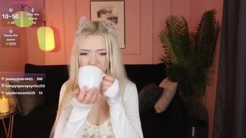 Snapshot of emily_air chatting on December 25, 2024, 7:45 pm Emily online show from December 25, 2024, 7:45 pm